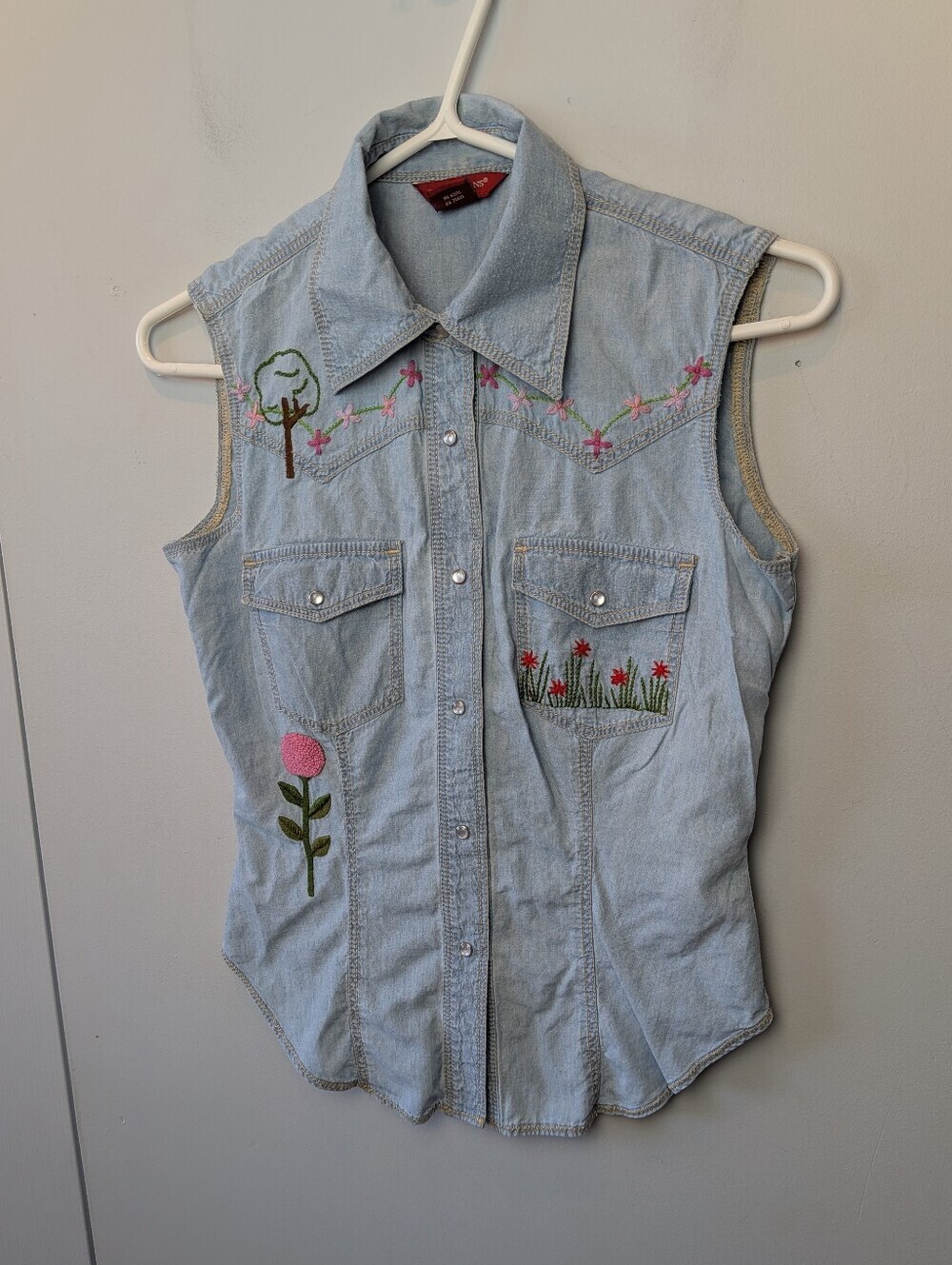 VINTAGE Guess Women Top Blouse Sleeveless Size Small Hand embroidery Floral